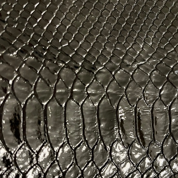 Henri Bendel black faux croc wristlet. With gold hardware. - Picture 2 of 6